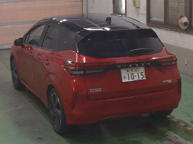 Nissan Aura