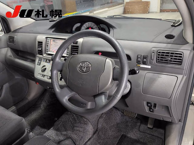 TOYOTA RAUM
