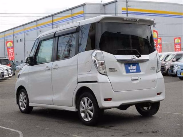 NISSAN DAYZ ROOX
