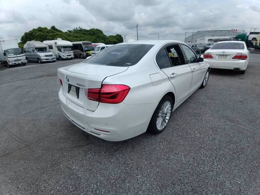 BMW 3-SERIES