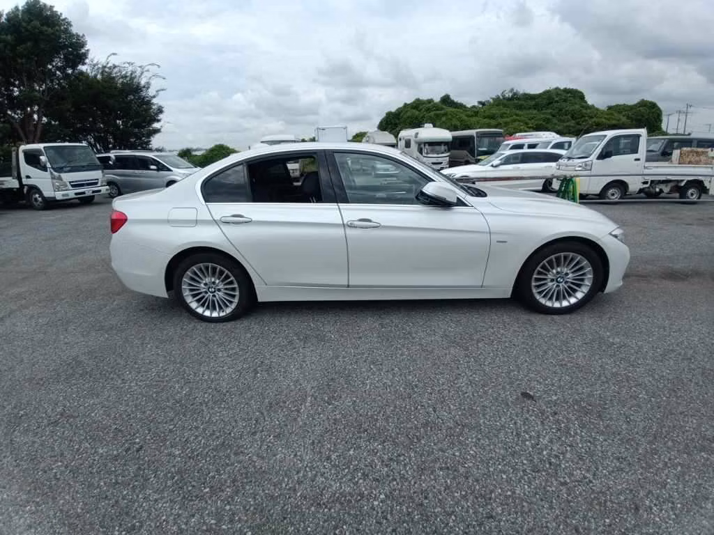 BMW 3-SERIES