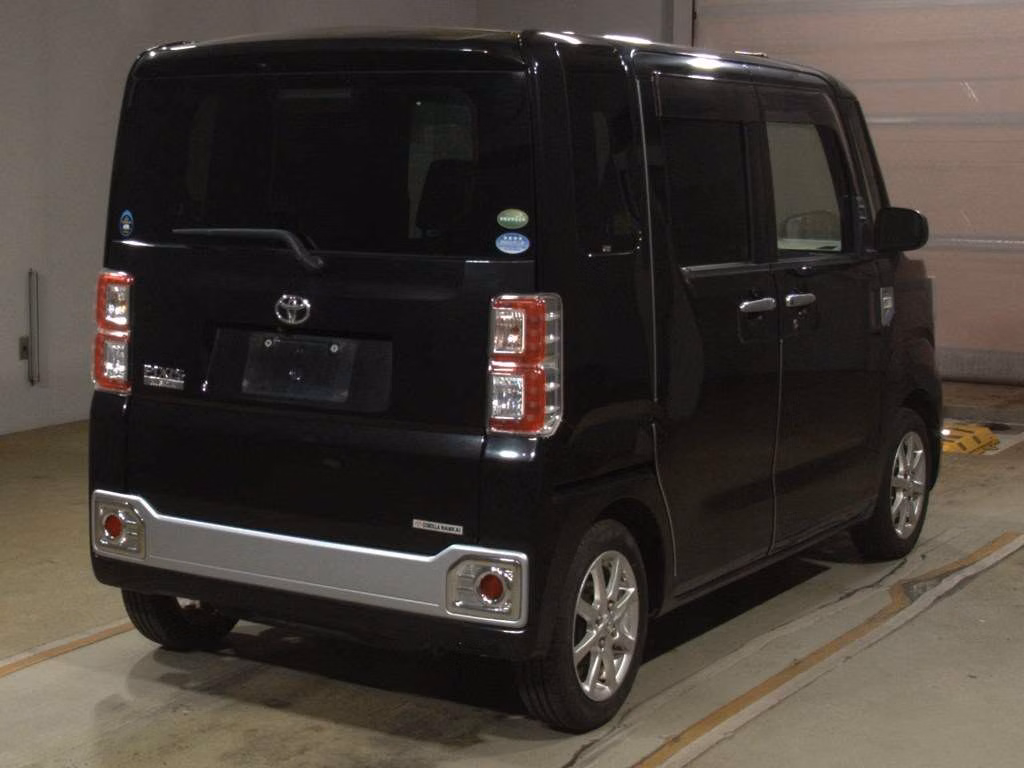 TOYOTA PIXIS MEGA