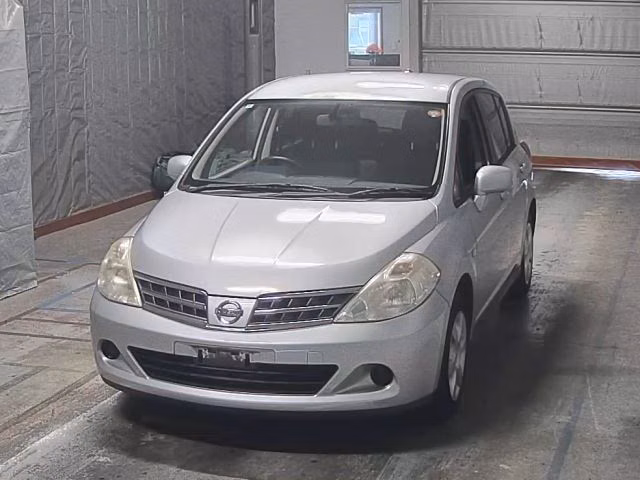 NISSAN TIIDA