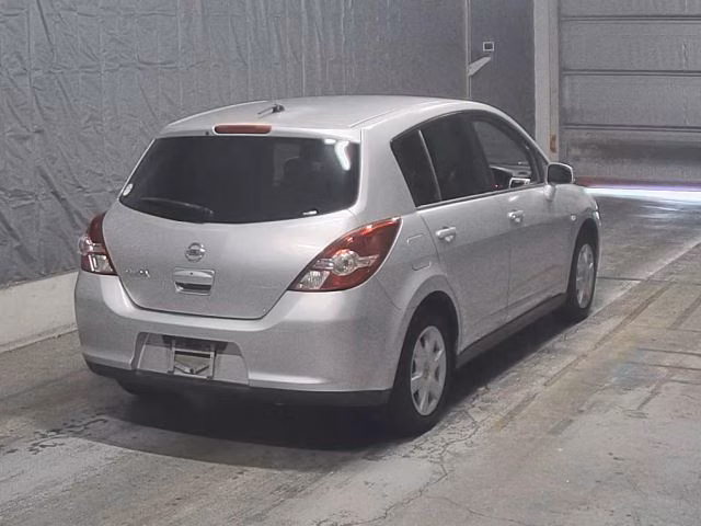 NISSAN TIIDA