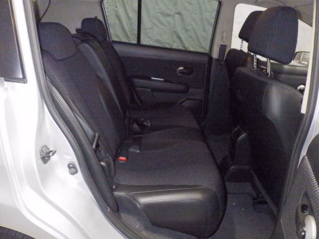 NISSAN TIIDA