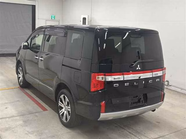 MITSUBISHI DELICA D:5