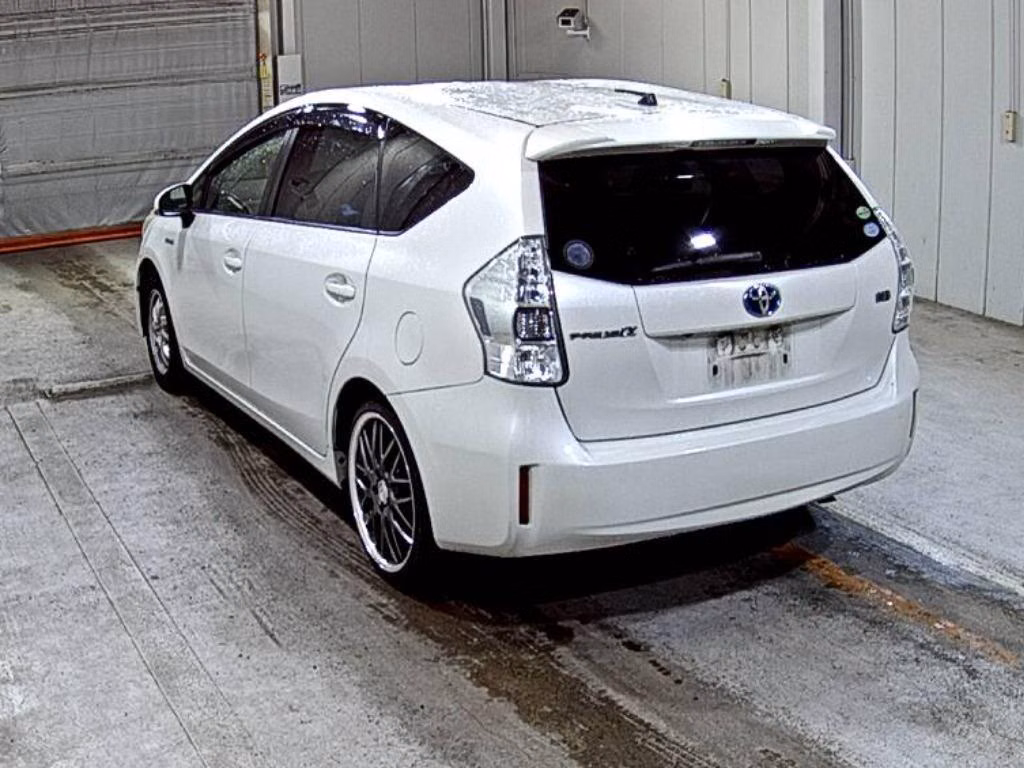 TOYOTA PRIUS ALPHA