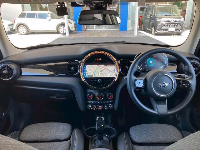 MINI HATCH