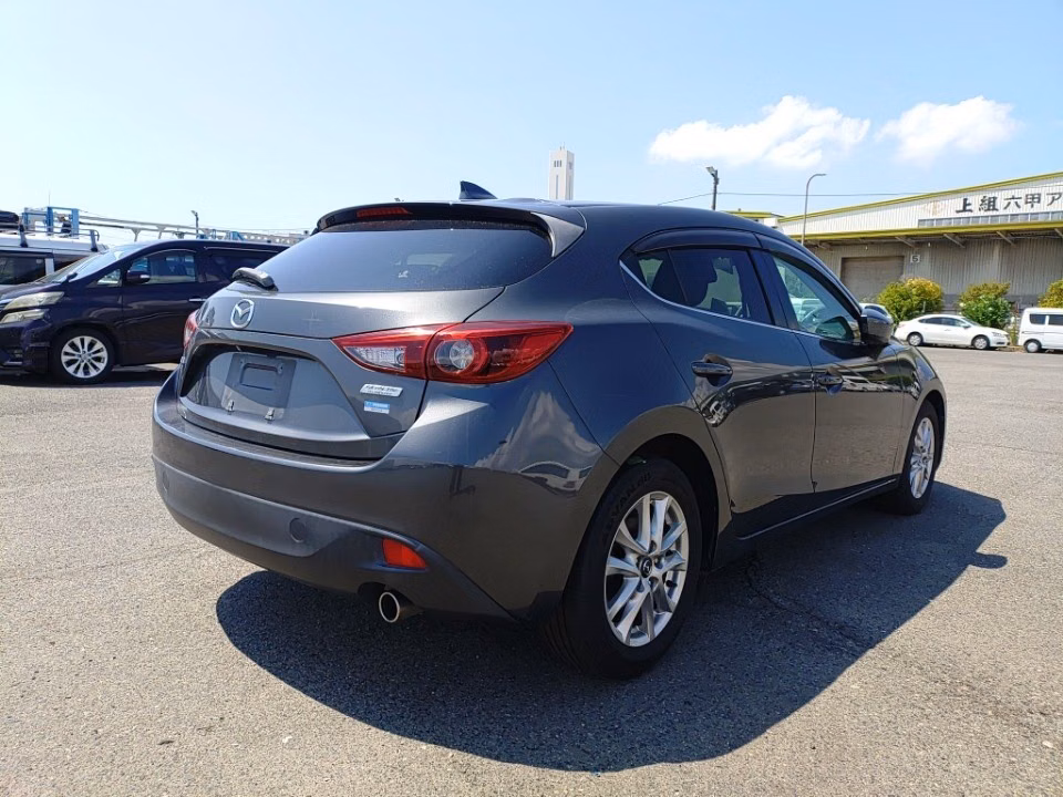 MAZDA AXELA