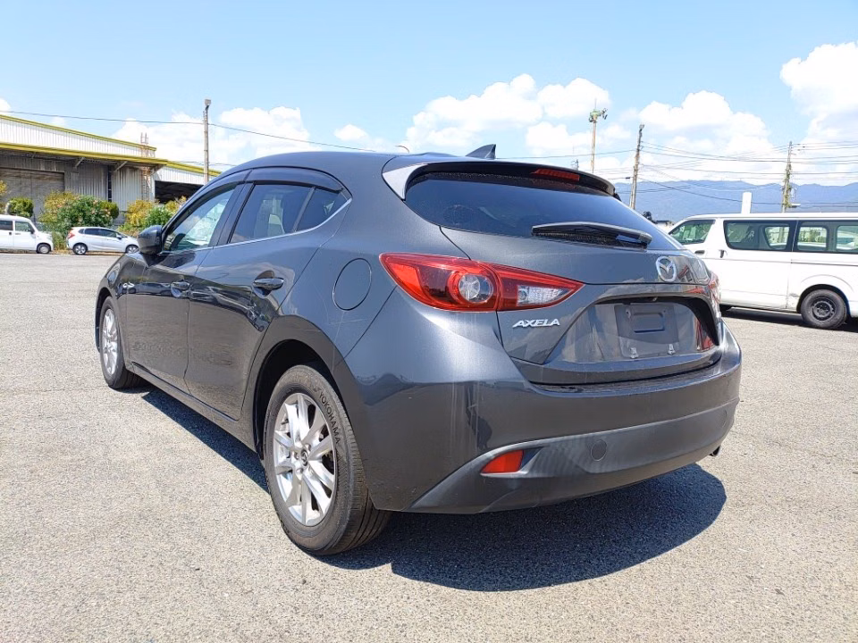 MAZDA AXELA