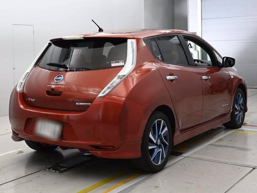 NISSAN LEAF