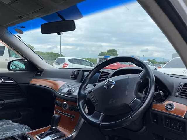 NISSAN FUGA