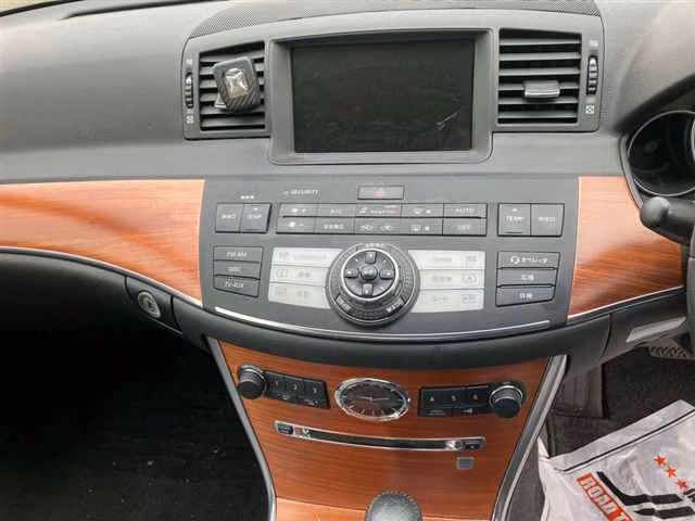 NISSAN FUGA