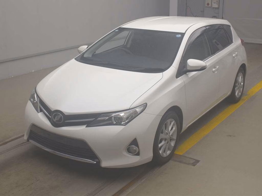 TOYOTA AURIS