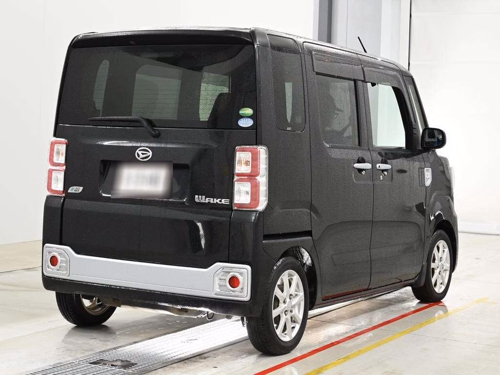 DAIHATSU WAKE
