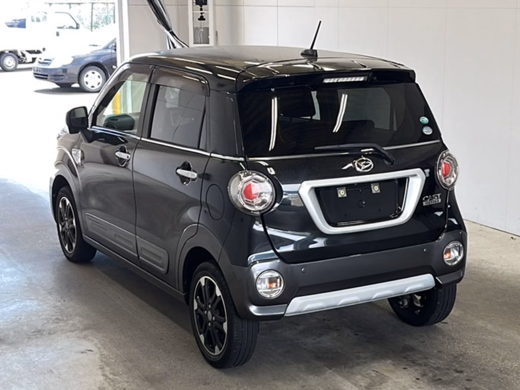 DAIHATSU CAST