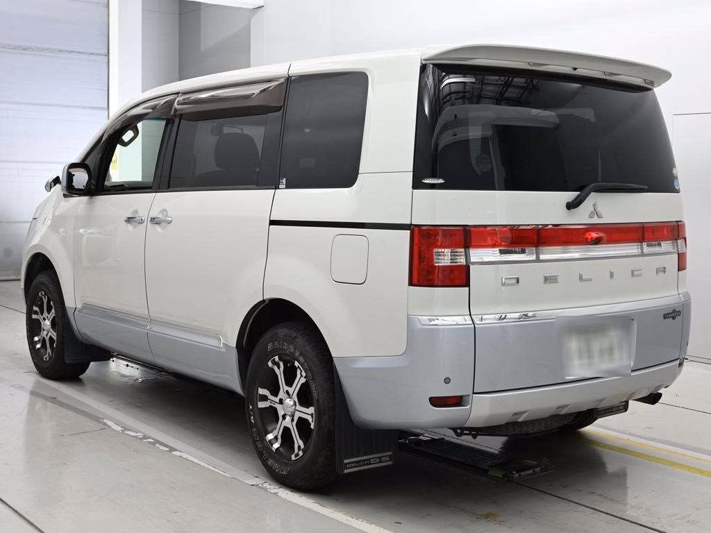 MITSUBISHI DELICA D:5