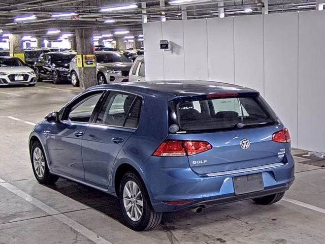 VOLKSWAGEN GOLF