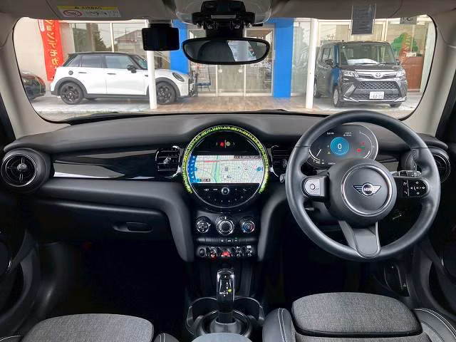 MINI HATCH
