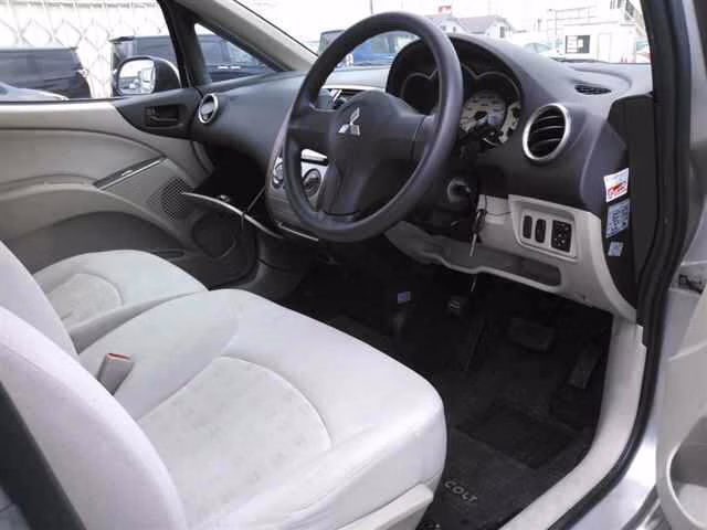 MITSUBISHI COLT