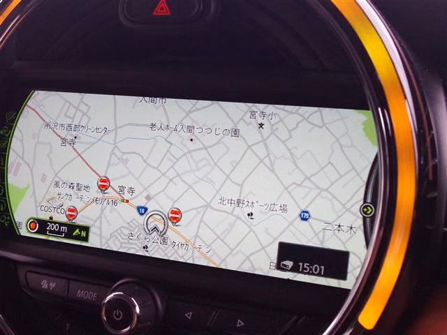 MINI HATCH