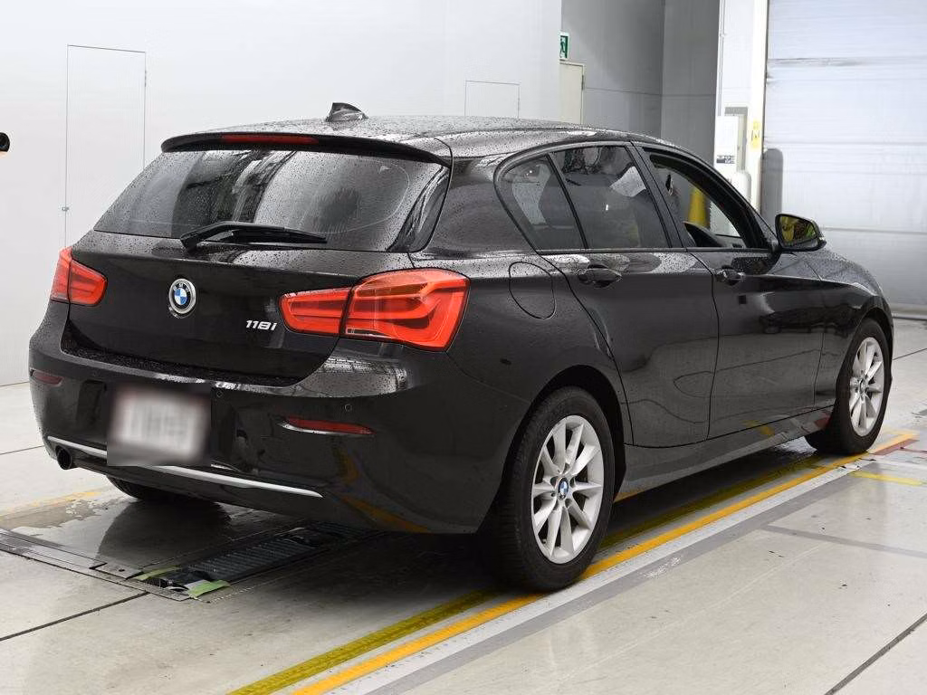 BMW 1-SERIES