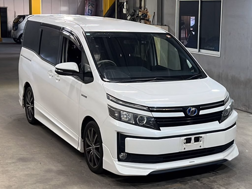 TOYOTA VOXY