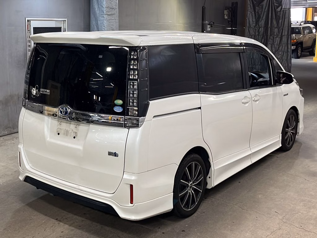 TOYOTA VOXY