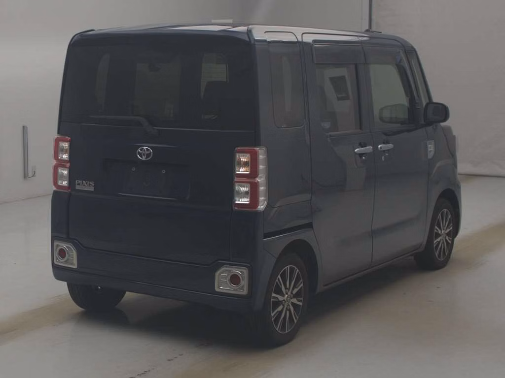 TOYOTA PIXIS MEGA