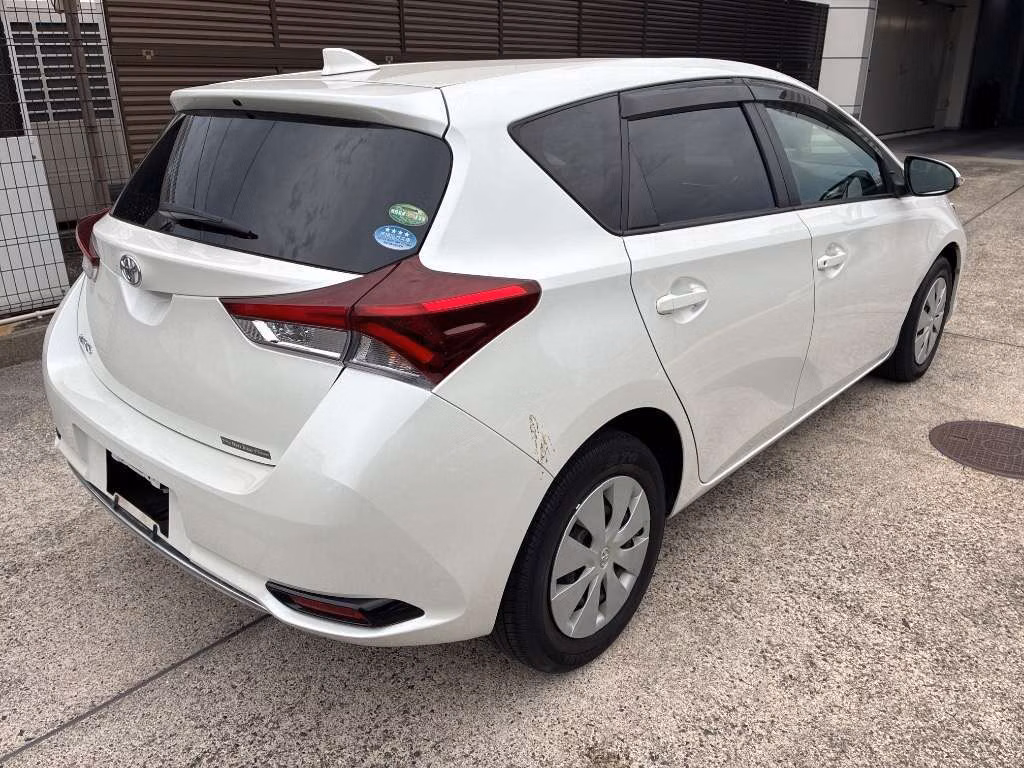 TOYOTA AURIS