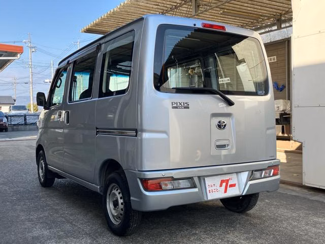 TOYOTA PIXIS VAN