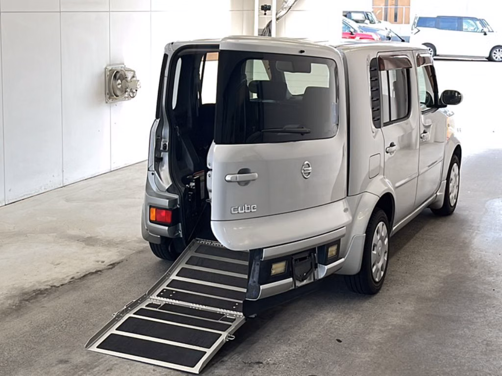 NISSAN CUBE