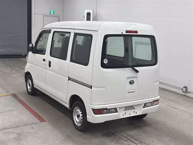 TOYOTA PIXIS VAN