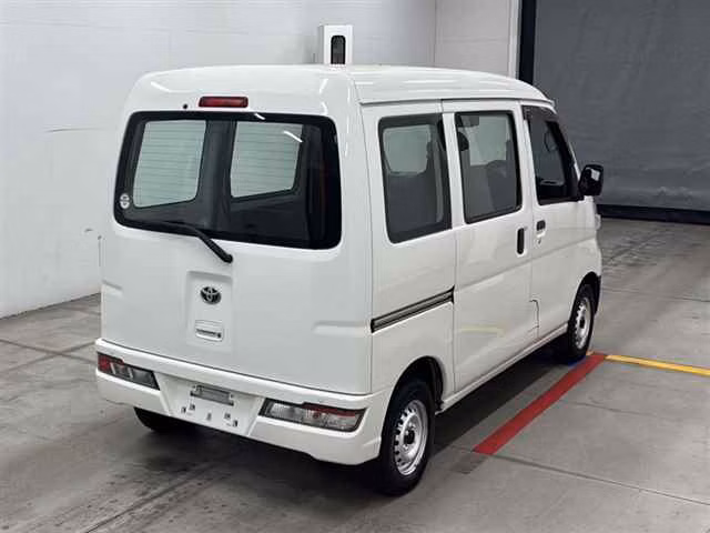TOYOTA PIXIS VAN