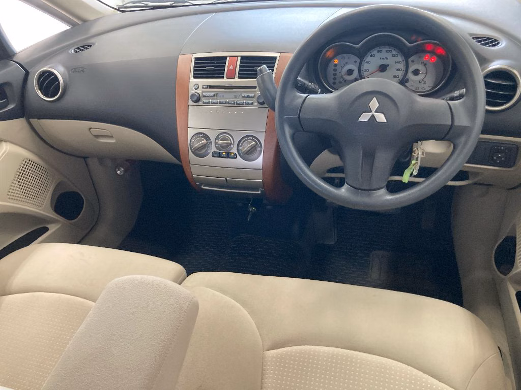 MITSUBISHI COLT