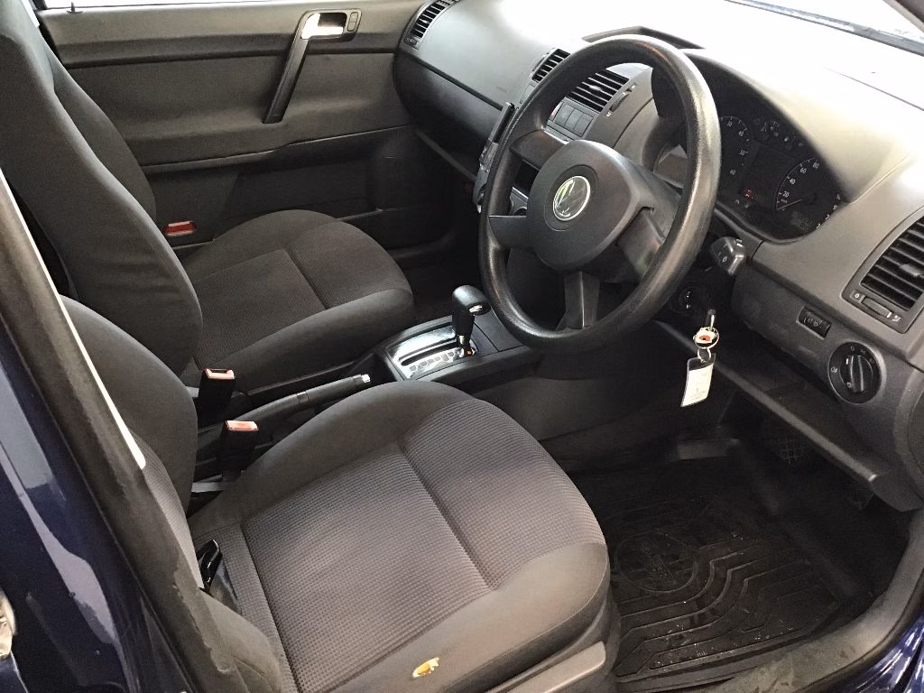 VOLKSWAGEN POLO