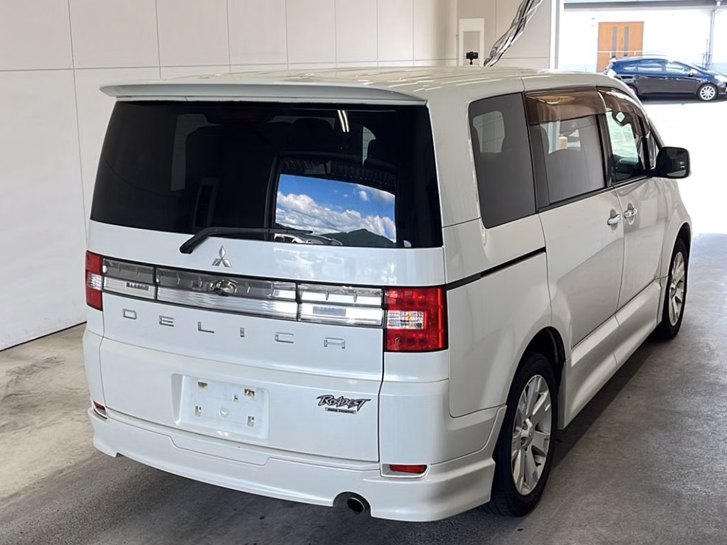MITSUBISHI DELICA D:5