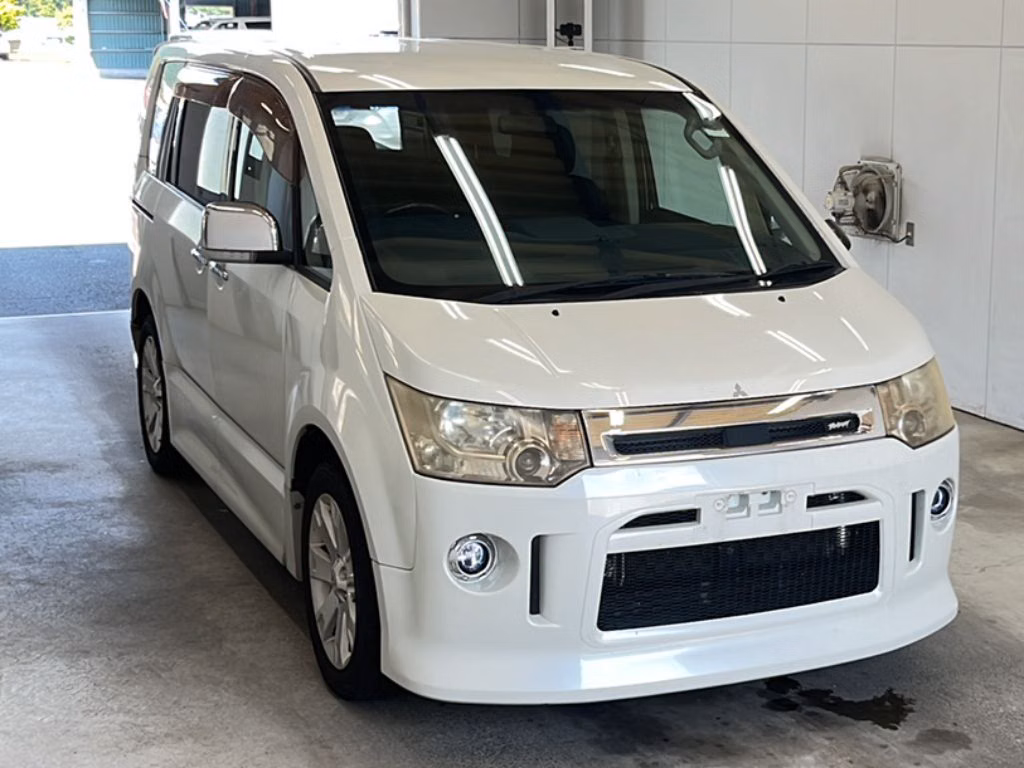 MITSUBISHI DELICA D:5