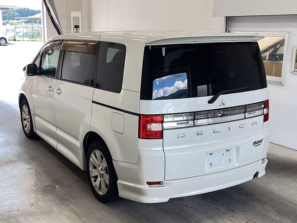 MITSUBISHI DELICA D:5