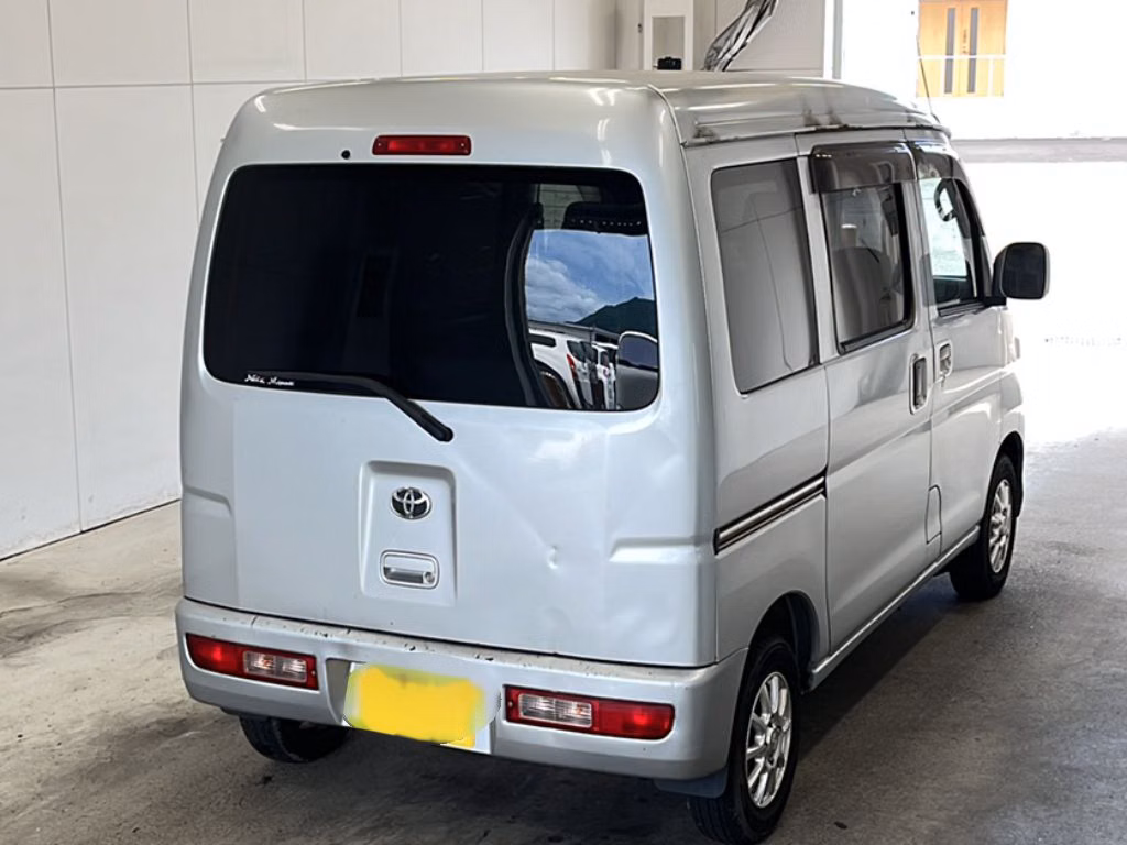 TOYOTA PIXIS VAN