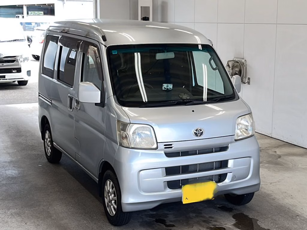 TOYOTA PIXIS VAN