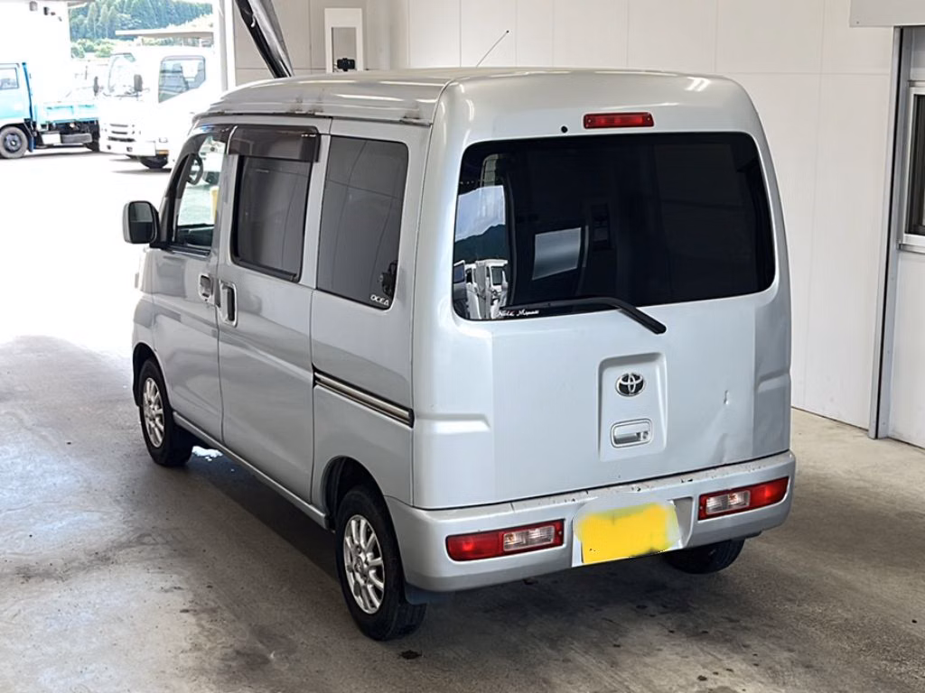 TOYOTA PIXIS VAN