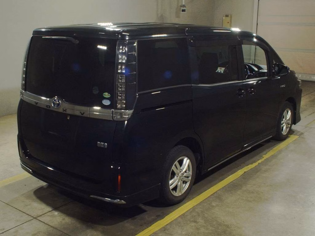 TOYOTA VOXY