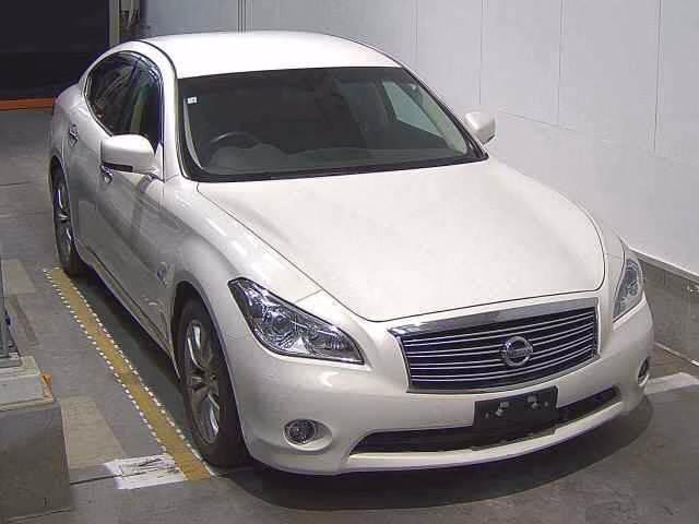 NISSAN FUGA