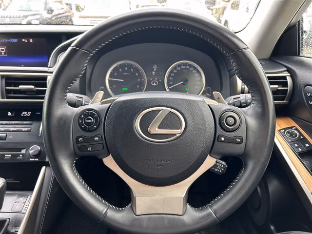 Lexus IS300h