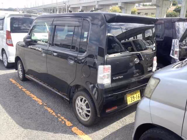 DAIHATSU MOVE CONTE