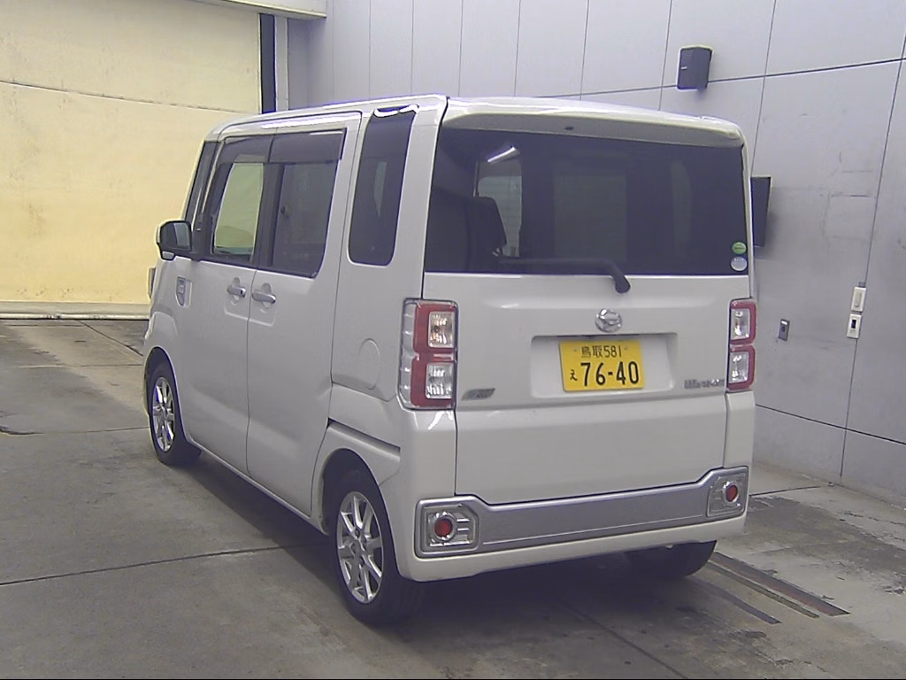 DAIHATSU WAKE
