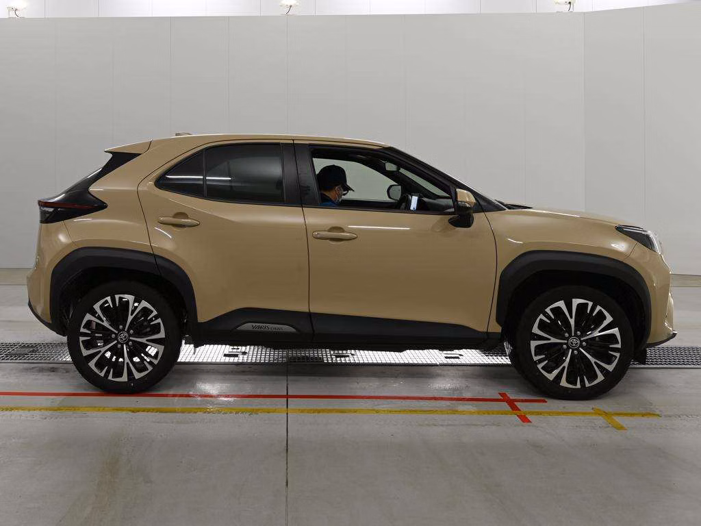 TOYOTA YARIS CROSS