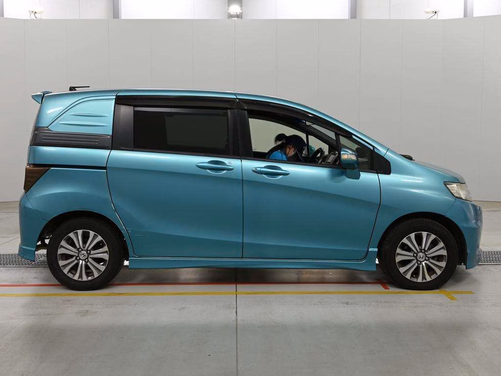 HONDA FREED SPIKE