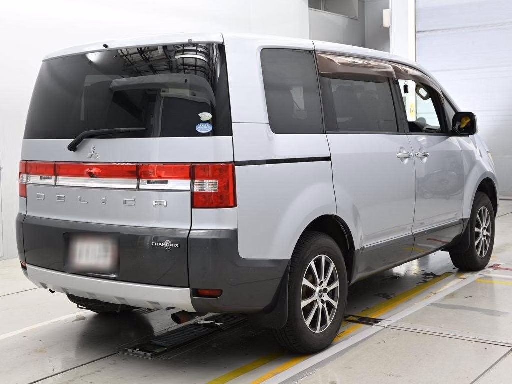 MITSUBISHI DELICA D:5